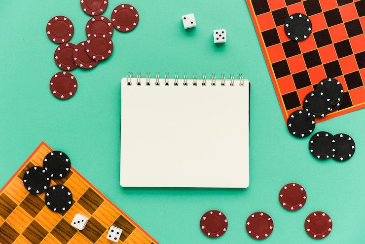 Antarmuka permainan AduQ di platform pacubet dengan kartu, chip, dan pemain lain di meja