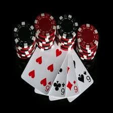 Antarmuka aplikasi mobile pacubet menampilkan live-dealer tables dan slot games