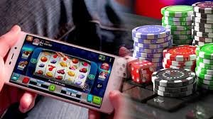 Tampilan permainan Super Sic Bo live-dealer di pacubet dengan dealer profesional dan dadu transparan